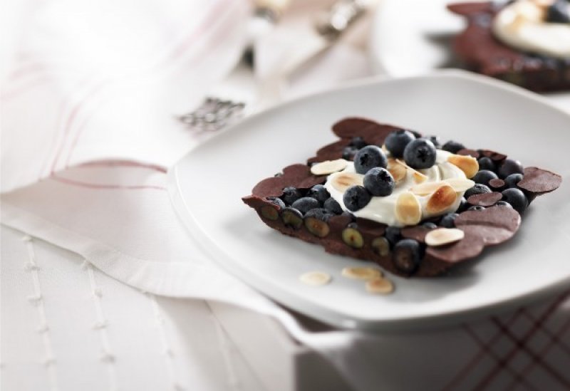 Pavé de bleuets chocolaté et chantilly